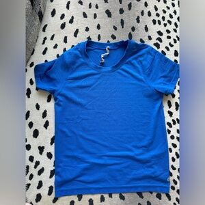 Lululemon tee in blue